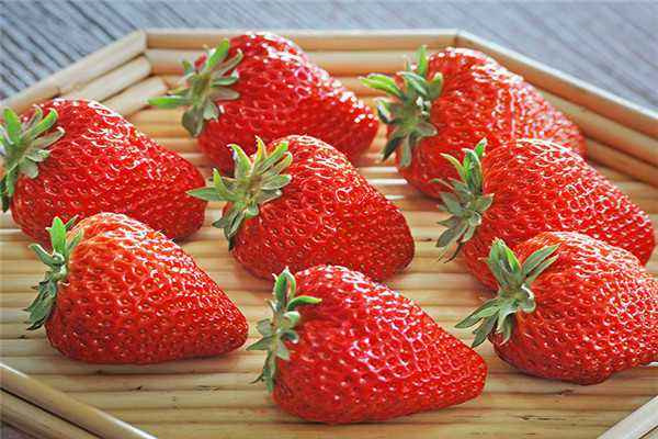 如何判断草莓是否新鲜？光泽度仪来帮忙！